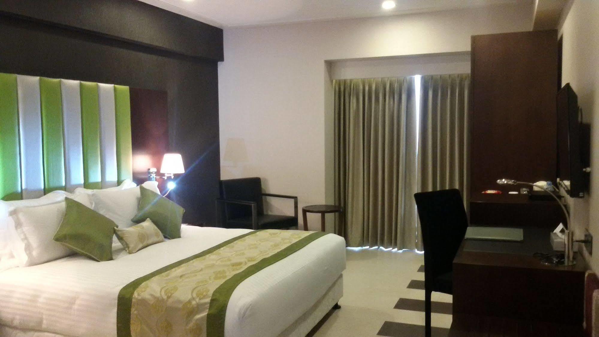 Platinum Grand Hotel Dacca Exterior foto